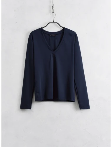 maglia-con-scollo-a-v.webp