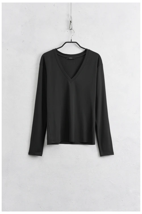 maglia-con-scollo-a-v (2).webp