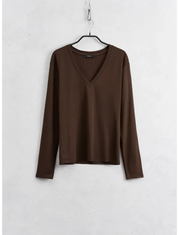 maglia-con-scollo-a-v (1).webp