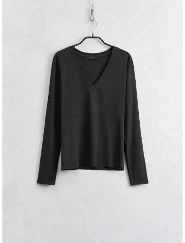 maglia-con-scollo-a-v (2).webp